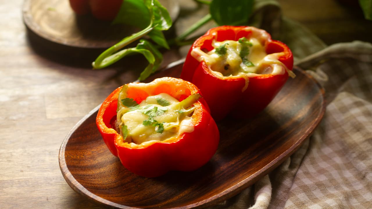 Pimientos rellenos de carne y queso