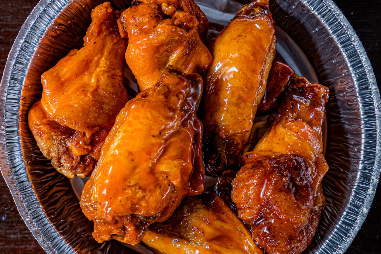 Robó $1.5 millones en alitas de pollo y ahora enfrenta una condena de nueve años de cárcel en Chicago