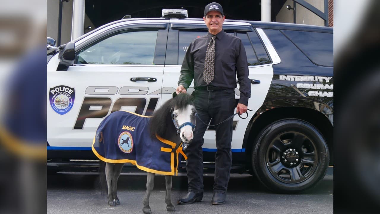 Poni es juramentada como oficial de policía en Florida 
