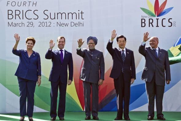 En su cuarta cumbre, celebrada el jueves en Nueva Delhi, los presidentes Dilma Rousseff (Brasil), Dimitri Medvedev (Rusia), Hu Jintao (China) y Jacob Zuma (Sudáfrica), junto al primer ministro de India, Manmohan Singh, no lograron un acuerdo para respaldar a ninguno de los tres candidatos que aspiran a presidir el Banco Mundial: un colombiano, una africana y un estadounidense.