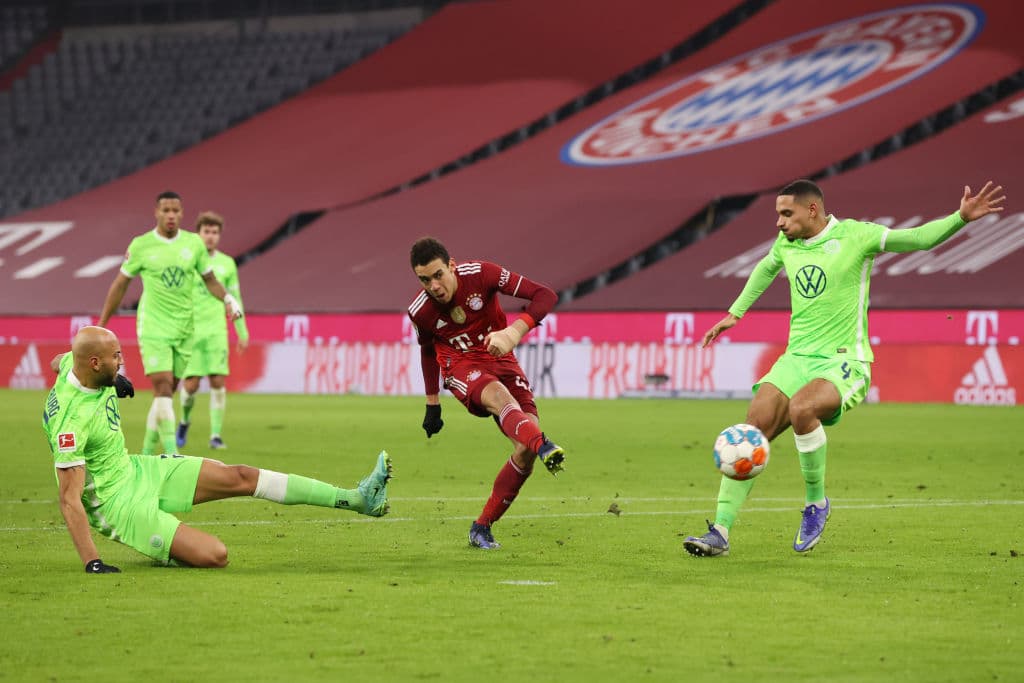 Robert Lewandowski vuelve a marcar, el Bayern esta vez golea 4-0 al Wolfsburg, llegan a 43 unidades y son lideres solitarios en la Bundesliga.