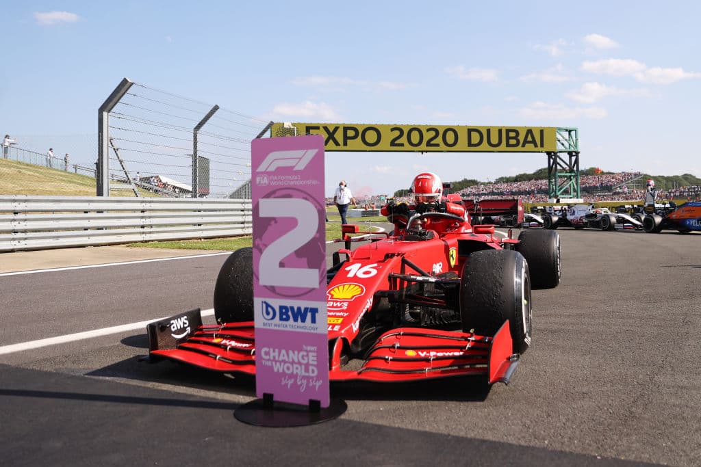 Termina el Grand Prix de Gran Bretaña con un mal sabor de boca. Lewis Hamilton se lleva el podio en casa a pesar de haberle chocado la monoplaza a Max Verstappen de Red Bull y dejarlo fuera de la contienda. Charles Leclerc logra su primer podio en segunda posición y Valtteri Bottas se queda con la tercera plaza. El piloto mexicano Sergio Pérez le roba un punto a Hamilton pero queda en 16.