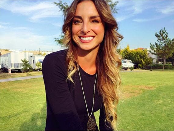 Otra española que planea conquistar a los mexicanos con su actuación es Estefanía Ahumada, quien es conductora de Telehit y está por estrenar la serie 'Falsos falsificados'.