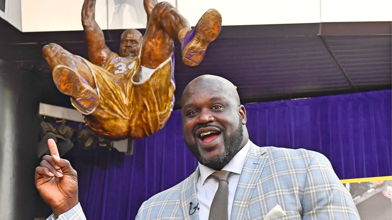 Una clavada de "El Shaq" a 10 pies de altura: así es la estatua develada en Los Ángeles