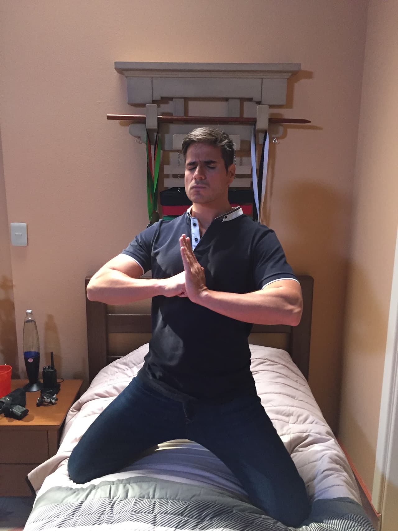 ¡Shhhh! Dejen que Daniel Arenas se concentre.