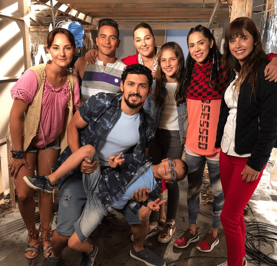 Eugenia Cauduro ha publicado imágenes de su hija participando en algunas obras de teatro y también de las visitas que Luciana le hacía a los foros de grabación cuando grababa Hijas de la Luna.