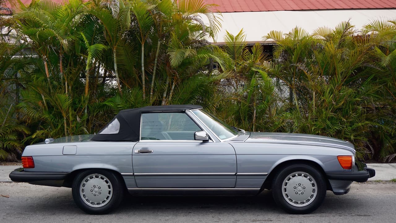Este Mercedes-Benz 560SL (R107) de 1989 es propiedad del autor y no está a la venta.