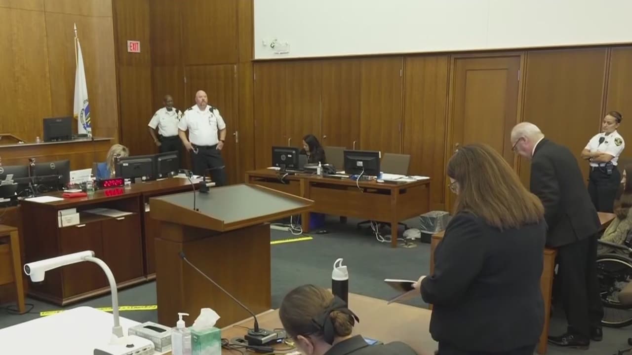 Juicio de Lindsay Clancy, acusada por la muerte de sus tres hijos, termina en nulidad tras decisión sobre una apelación