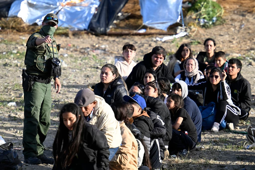 ¿Qué hacer durante una redada de ICE? ¿Conoces tus derechos? En ‘Hablemos de Inmigración’ te explicamos 