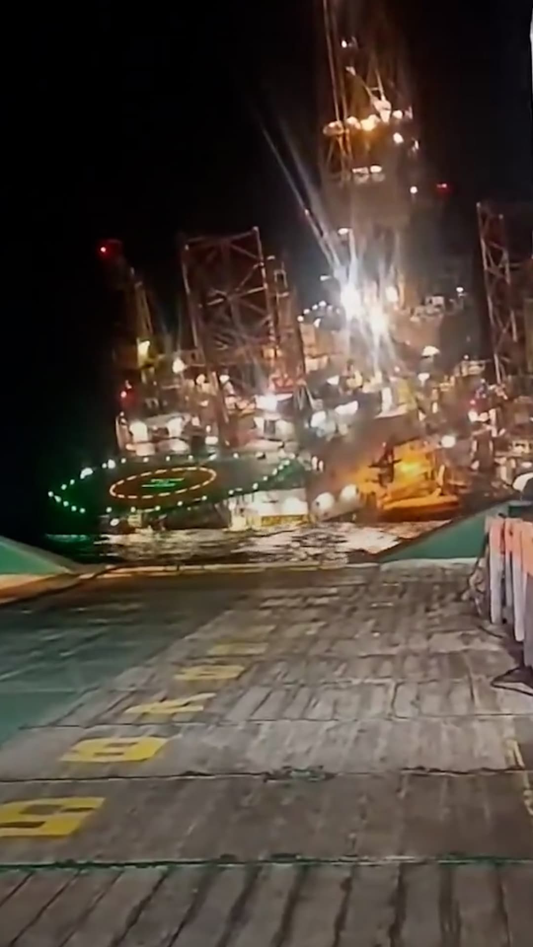 Se hunde plataforma petrolera: Hay una víctima mortal, cuatro desaparecidos y más de 100 rescatados