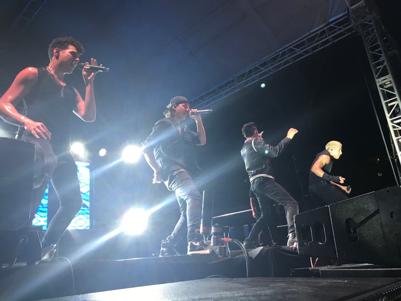 CNCO creó un pandemonio durante su presentación en el KQ Sunset.