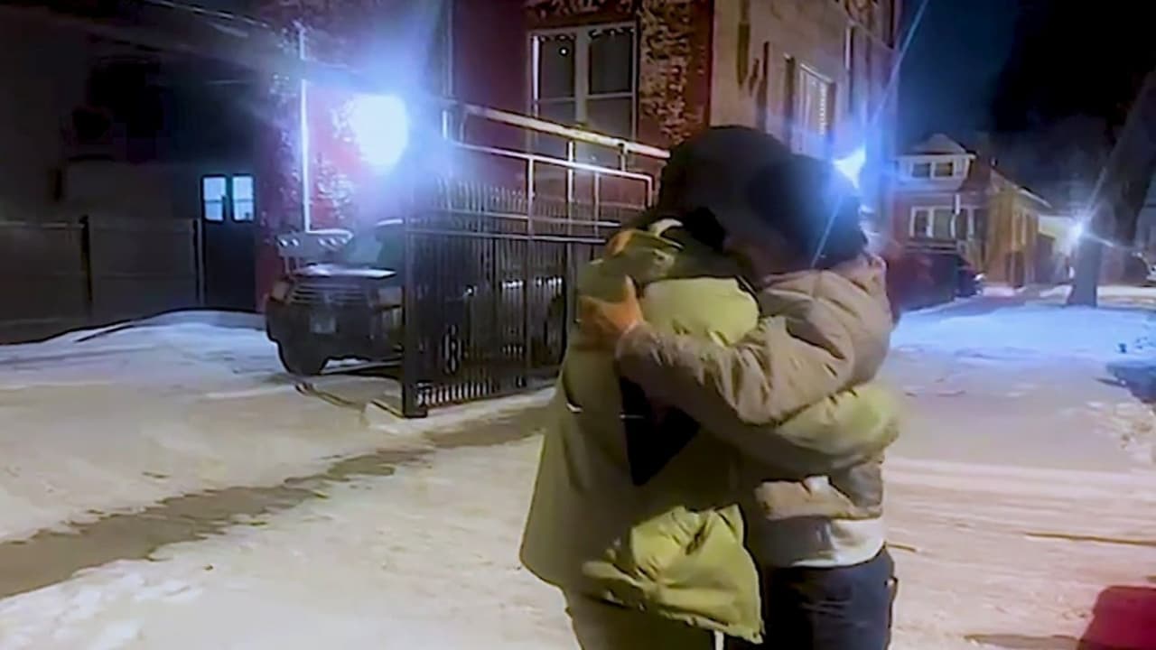 Emotivo reencuentro: padre se reúne con su familia en Chicago luego de detención en operativo migratorio