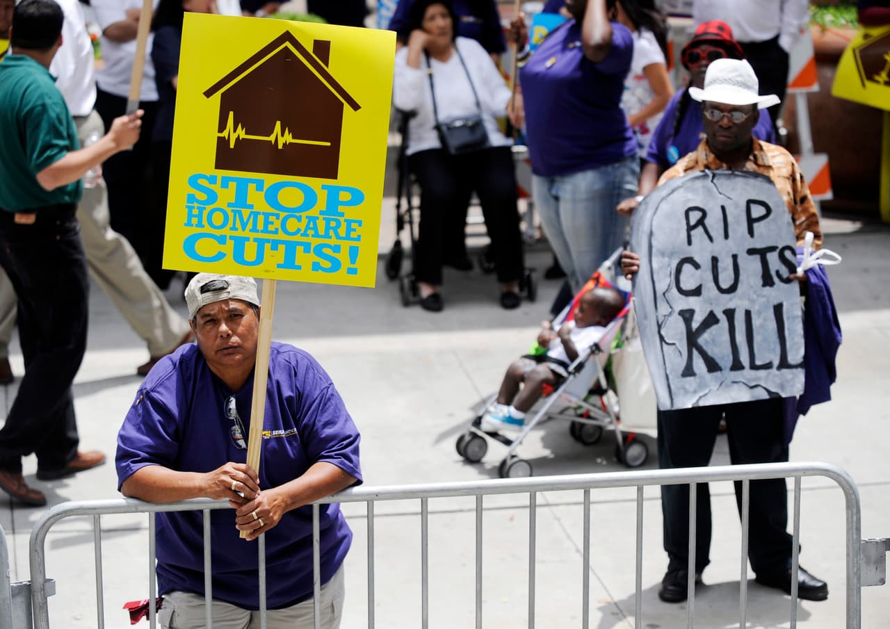 Los recortes de presupuesto que debio hacer por la Gran Recesión en 2009 condujeron a protestas a lo largo de California.