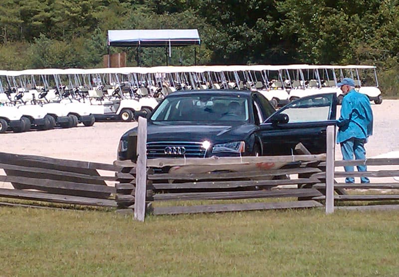 Pero Aston Martin no es la única marca con la que Brady ha tenido una relación cercana. Durante muchos años,
<b><a href="http://www.univision.com/noticias/audi">Audi</a></b> estuvo con el jugador de los Patriots, cuando tenía este
<b>S8</b> y con el cual sufrió un accidente en las calles sin grandes consecuencias, en septiembre de 2010.