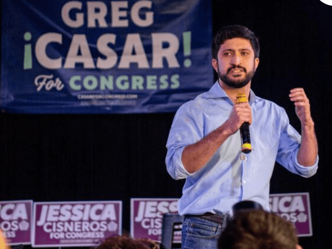 Greg Casar se declara victorioso en las primarias demócratas por un escaño en el Congreso