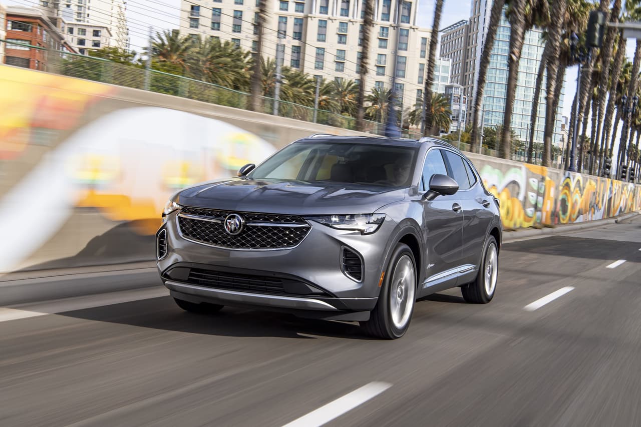 Esta SUV compacta de lujo ya está disponible en los concesionarios de Estados Unidos en tres niveles de equipamiento diferentes: Preferred, Essence y Avenir.
<br>