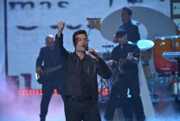 La estrella de Chayanne llenó de música y luz el foro, desde donde encantó ¡y enamoró! a los asistentes. 