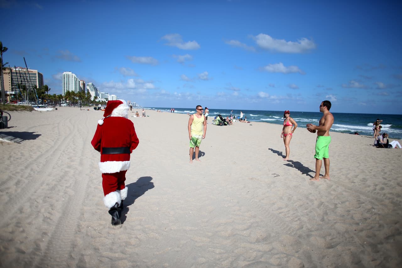 Aunque en esta época el agua se encuentra un poco fría para ir a la playa, el clima en Miami para navidad es muy fresco, con temperaturas que abarcan entre los 60 y 70 grados Fahrenheit, ideal para las actividades al aire libre.