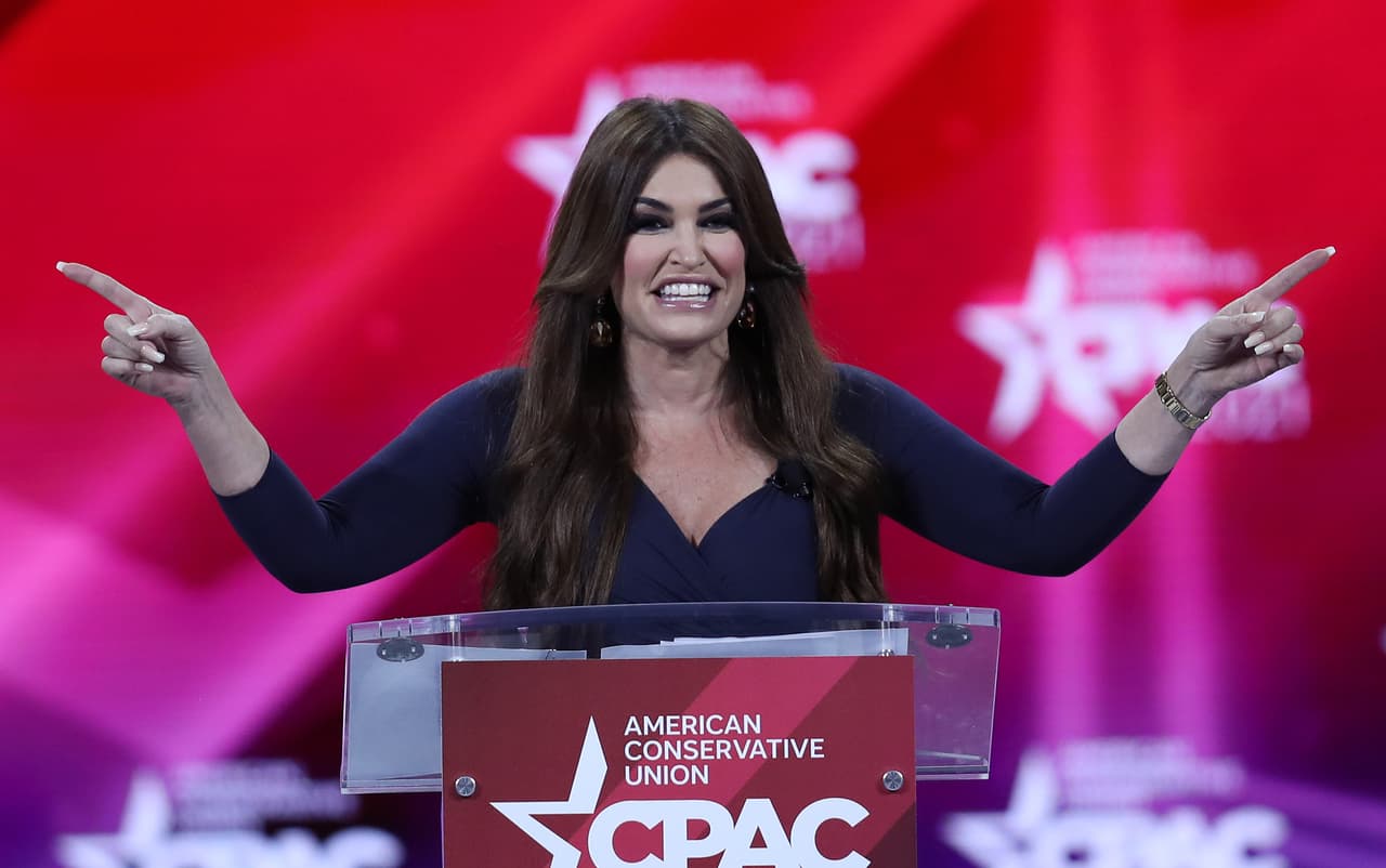 Guilfoyle, de 51 años, regresó al escenario político en la Conferencia de Acción Política Conservadora el viernes que se celebró en Florida. Ella hizo un peculiar baile que se viralizó en redes sociales.
<br>