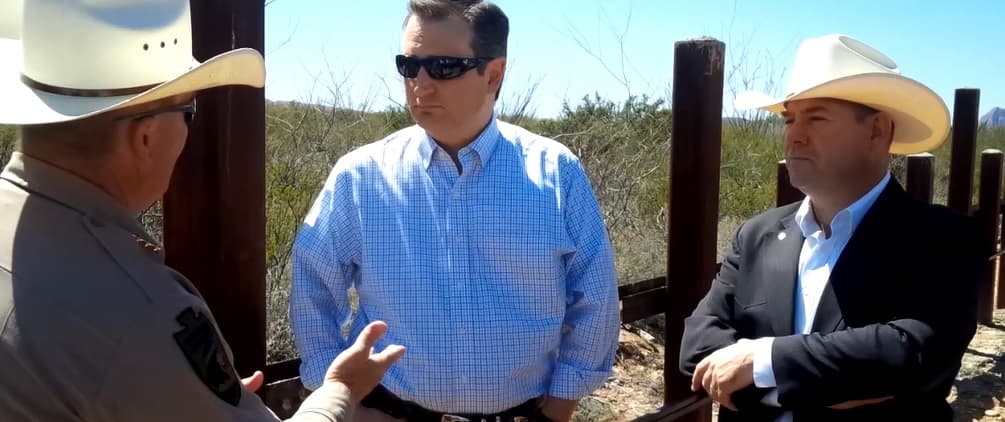 Ted Cruz recorre la frontera de Arizona