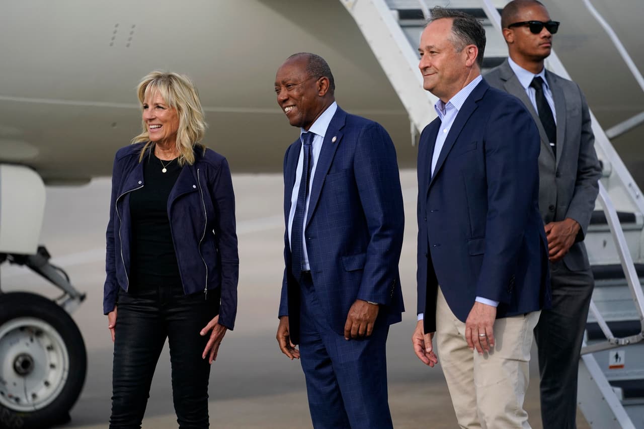 Se espera que la primera dama,
<a href="https://www.univision.com/temas/jill-biden">Jill Biden</a>, y Douglas Emhoff lleguen a
<a href="https://www.univision.com/temas/arizona">Arizona</a> el miércoles 30 de junio.
<br>