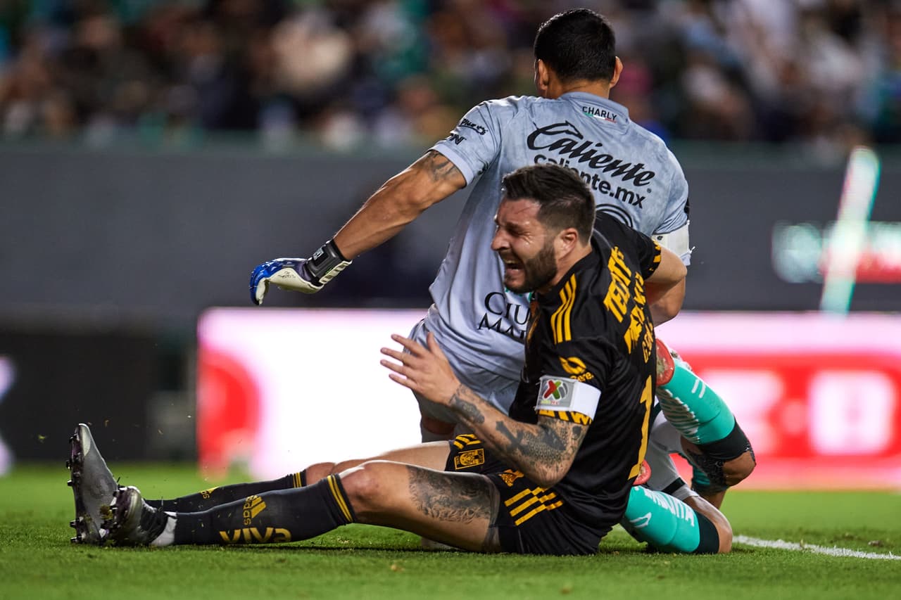 El ímpetu de León por buscar el segundo gol provocó que descuidarán la última línea, lo que en minutos les haría pagar.