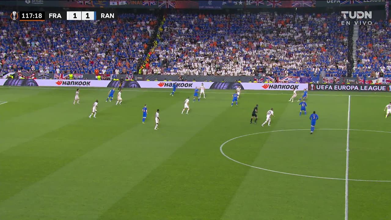 ¡TIRO ATAJADO! disparo por Ryan Kent.