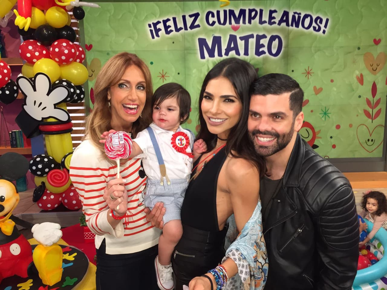 Lili acompañó a los orgullosos padres.