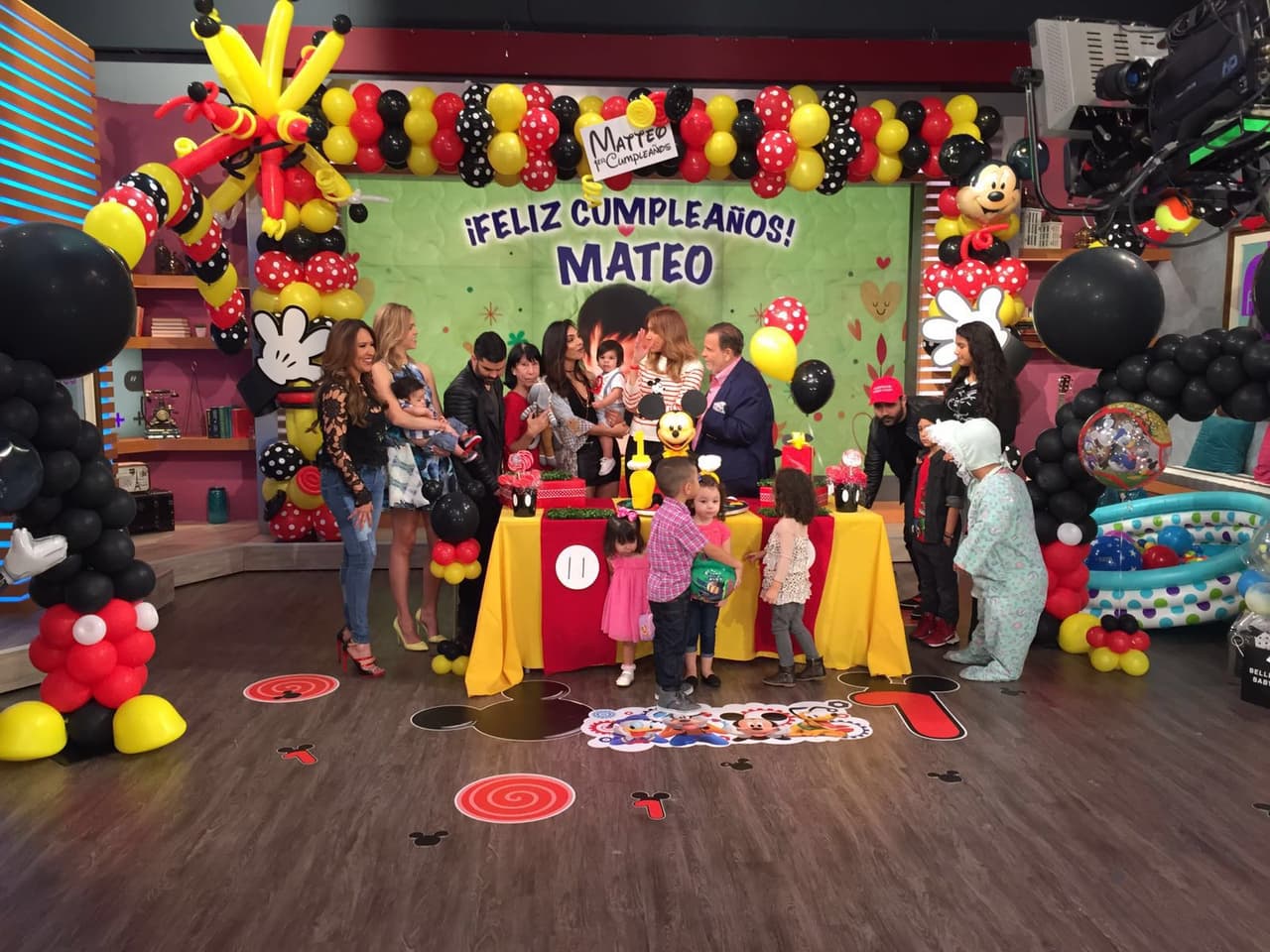 El set de El Gordo y la Flaca se transformó en un salón de fiestas.