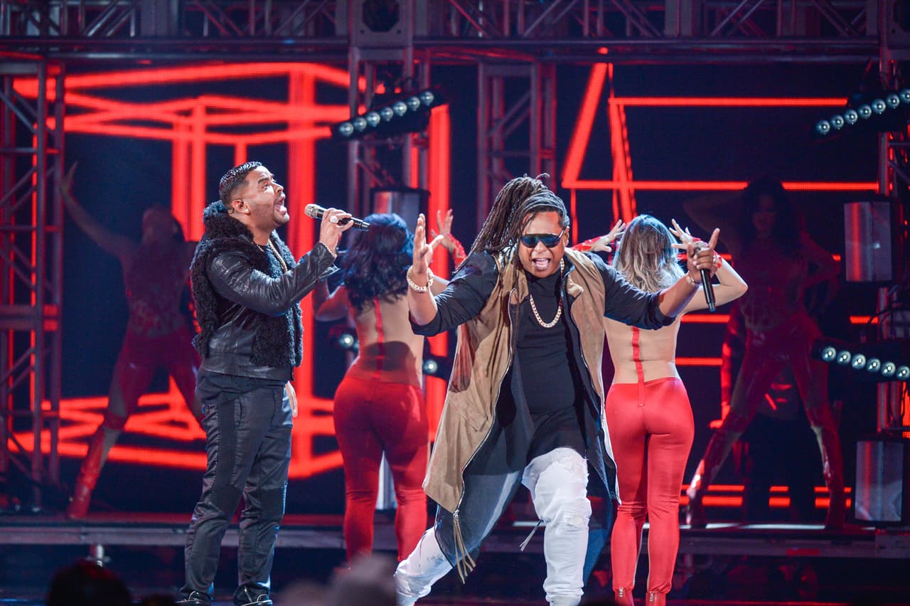 Animando a todo el auditorio.