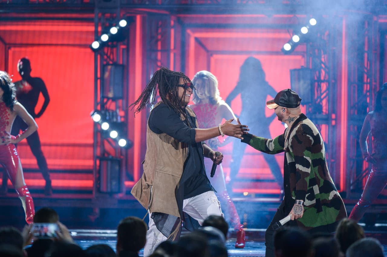 El dueto urbano también contó con invitados especiales.