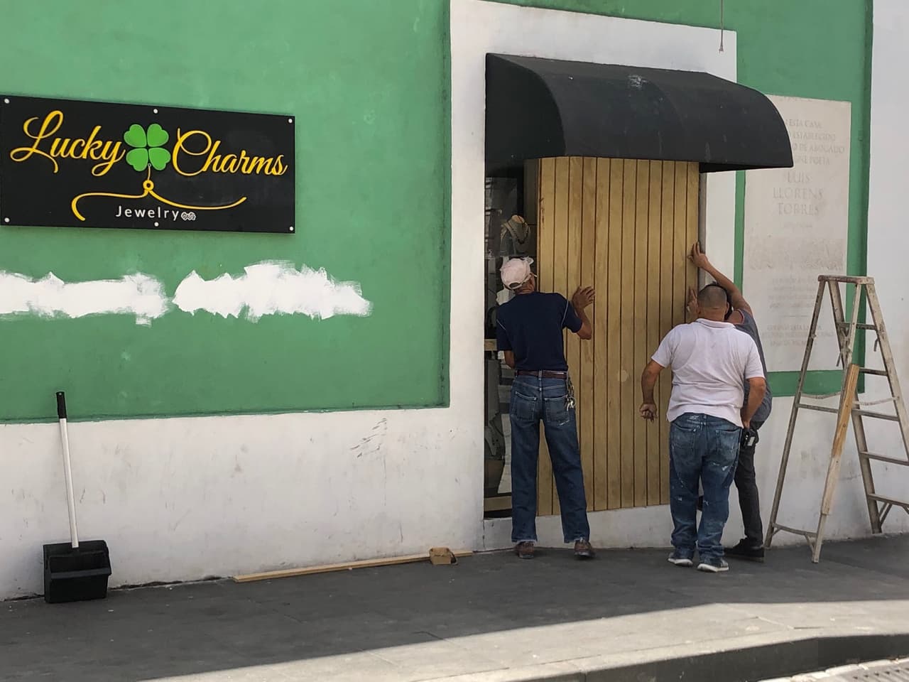 Los 
<a href="https://www.univision.com/local/puerto-rico-wlii/estos-son-los-cantantes-boricuas-que-piden-la-renuncia-de-rossello-fotos">artistas boricuas</a> se han unido al llamado de #RickyRenuncia y acudieron a la multitudinaria marcha del 17 de julio.