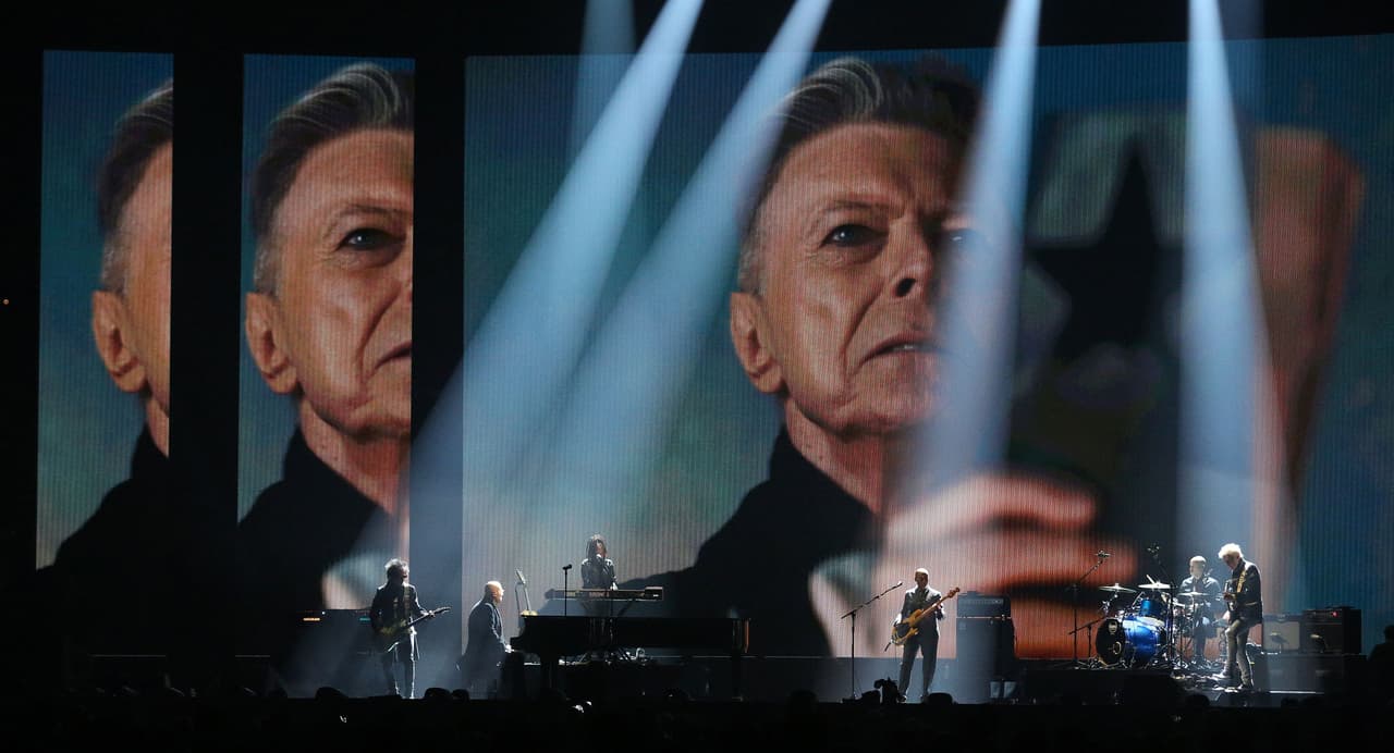 Nominado postumamente a 4 Grammy entre los que se encuentra el mejor álbum alternativo por 'Blackstar'.