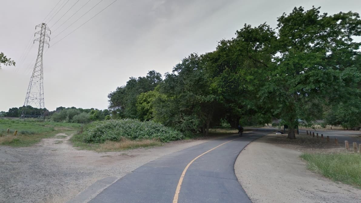 Encuentran el cuerpo de una mujer en la vía recreativa del río Americano