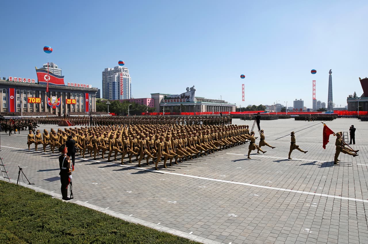 El estadista sénior Kim Yong Nam, jefe del parlamento norcoreano, estableció el tono relativamente amable para el evento con un discurso de apertura en el que enfatizó las metas económicas del régimen, no su poderío económico.