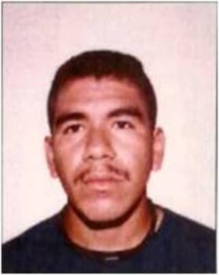 <h3 class="cms-H3-H3">Wilmer Villegas Palomino</h3>
<br>
<h3 class="cms-H3-H3">($5 millones)</h3>
<br>
<br>Este colombiano es considerado por la agencia como un miembro de alto rango del Ejército de Liberación Nacional (ELN) y es buscado
<b> por actividades de narcotráfico para el Frente de Guerra Noreste del ELN. </b>
<br>
<br>Una orden de arresto federal en su contra fue emitida el 13 de febrero de 2020, tras ser 
<b>acusado de narcoterrorismo, conspiración y distribución internacional de cocaína. </b>
<br>
<br>