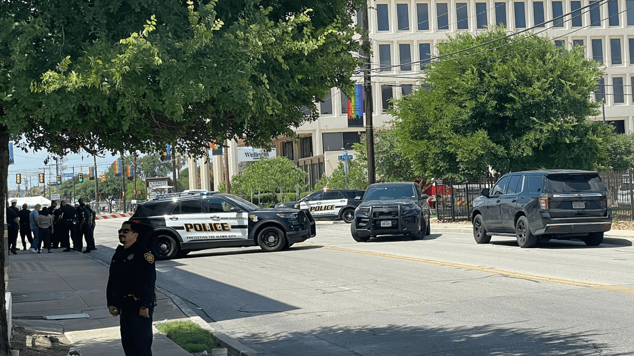 Un “paquete sospechoso” en calles del desfile del Orgullo LGBTQ+ no es legítimo, dice la policía