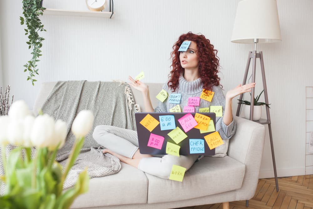 Después del día 14, con el tránsito de Venus a otro elemento y el eclipse de Sol, estarás moviéndote mucho. Organízate bien desde temprano como bien sabes, porque habrá muchas visitas, cosas de última hora, preparativos y en fin, todo lo que pensaste que resolverías de forma tranquila, no lo estará. Hay que poner todo de tu parte para que las cosas marchen bien.
<br>