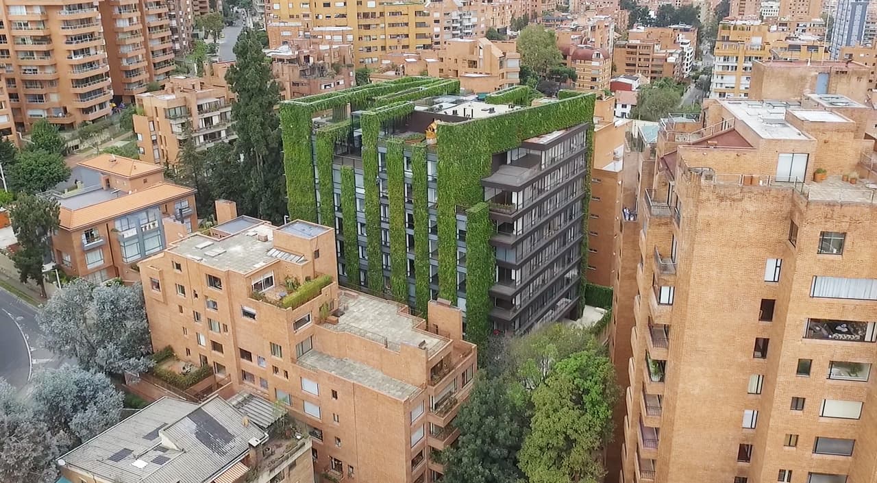 Bogotá tiene el jardín vertical más alto de América Latina