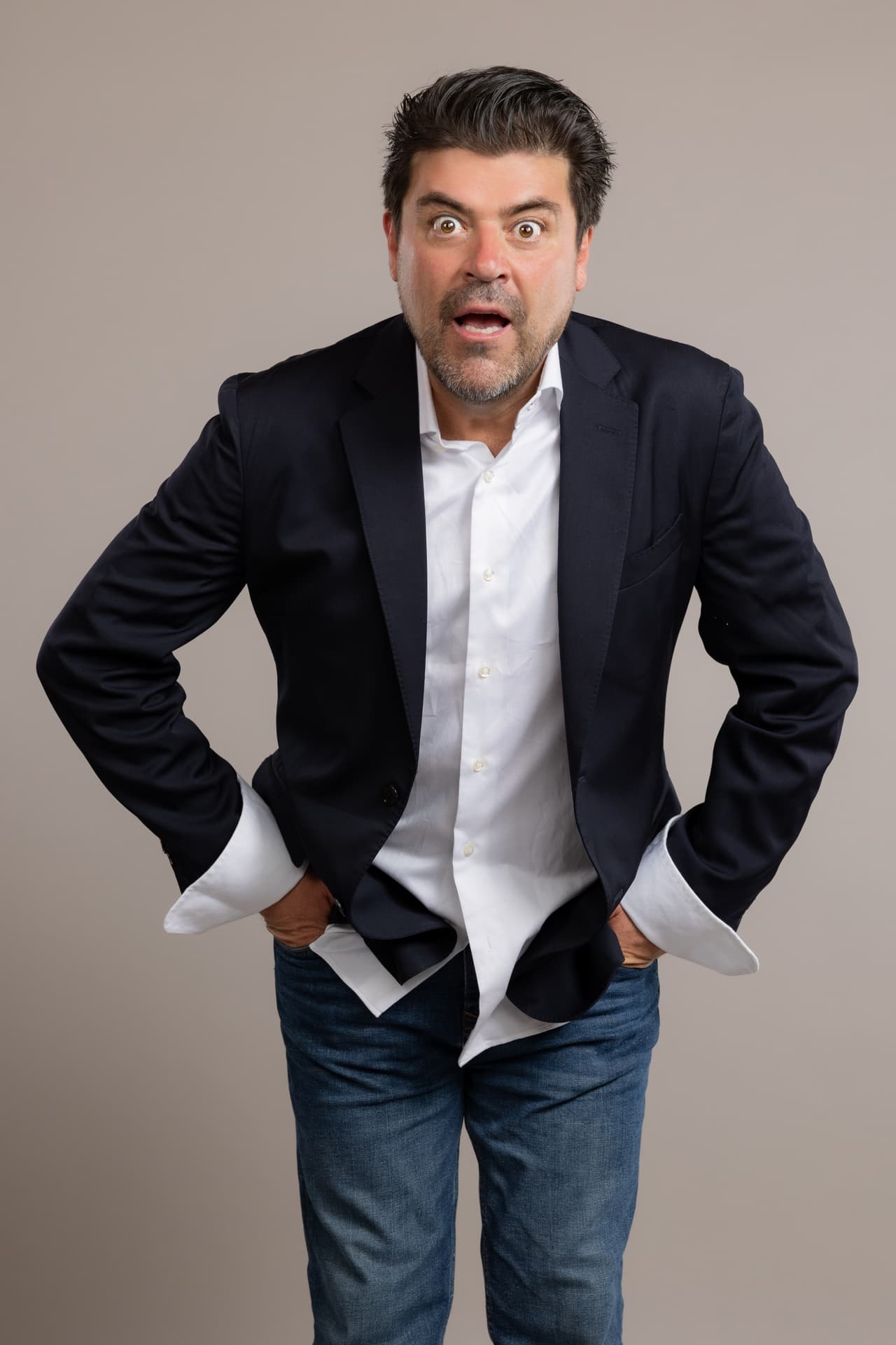 Hotel VIP también contará con la participación de 
<b>Jorge 'El Burro' Van Rankin</b>, uno de los conductores más emblemáticos de la televisión mexicana. Con su personalidad irreverente, explosiva, divertida y su humor negro, puede llevarse el triunfo o el fracaso en este reality show.