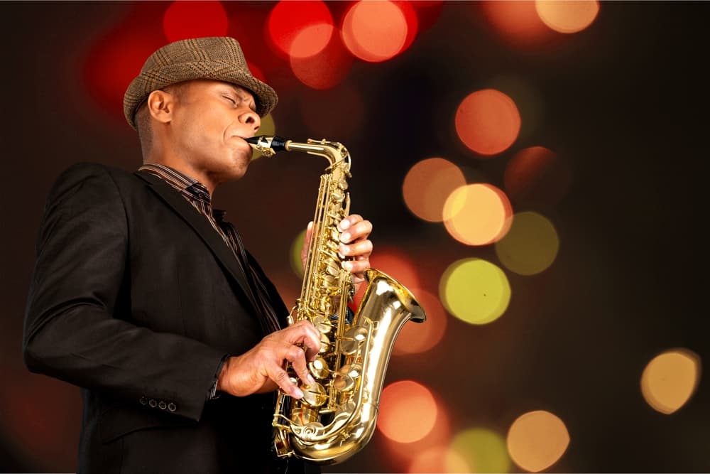 Pero a pesar de que traen un buen ritmo salsero, les sorprenderá saber que el género ideal para los arianos es el Jazz, ya que tienen cierta fascinación por la música compleja y la improvisación.