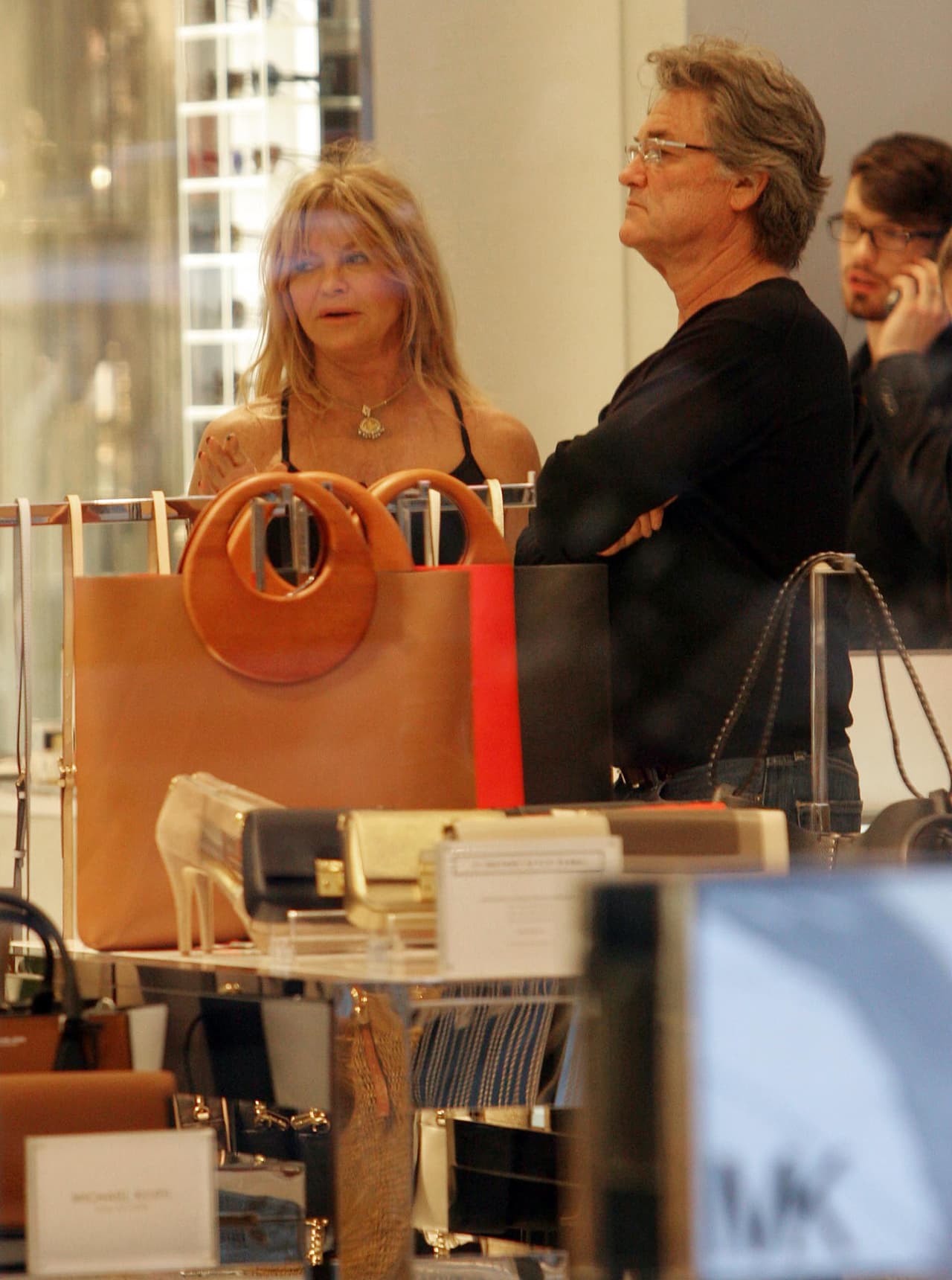 Los famosos también están en las últimas compras navideñas.