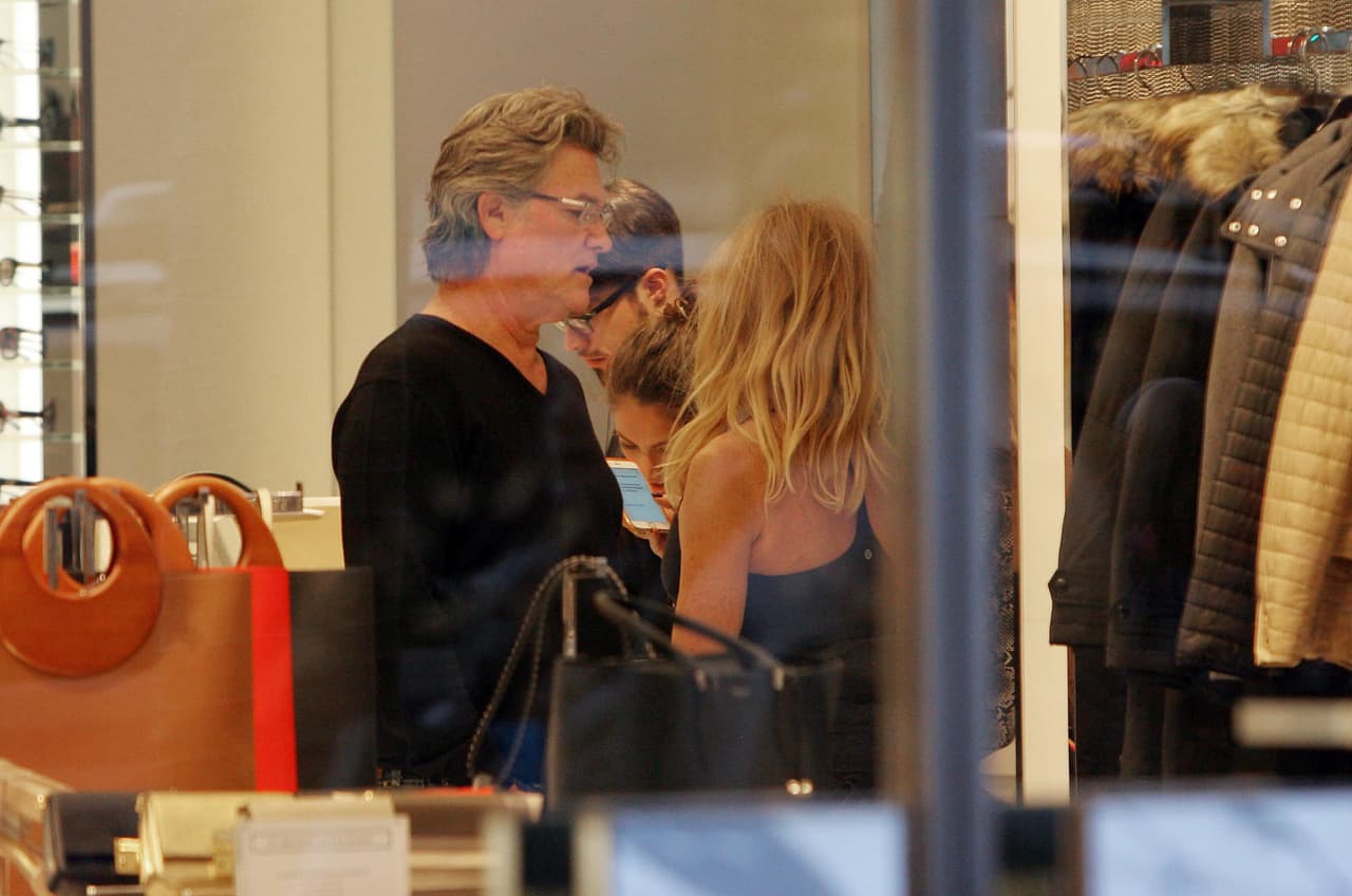 ¿Estará Kurt consintiendo a la rubia?