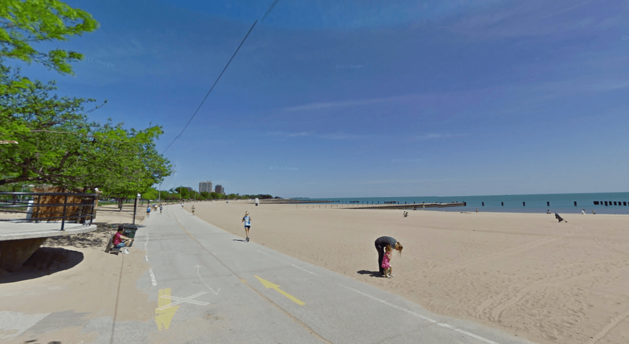 <b><a href="https://www.tripadvisor.com/Attraction_Review-g35805-d21243847-Reviews-Fullerton_Beach-Chicago_Illinois.html" target="_blank">Fullerton Beach </a></b>
<br>La playa Fullerton se reconnoce por la visita de varios ciclistas y corredores. Es un ambiente familias y tranquilo, de acuerdo con los comentarios de otros visitantes en TripAdvisor. 
<br>