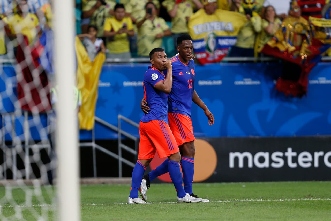 Colombia derrota a Argentina con dos golazos de Roger Martínez y Duvan Zapata.