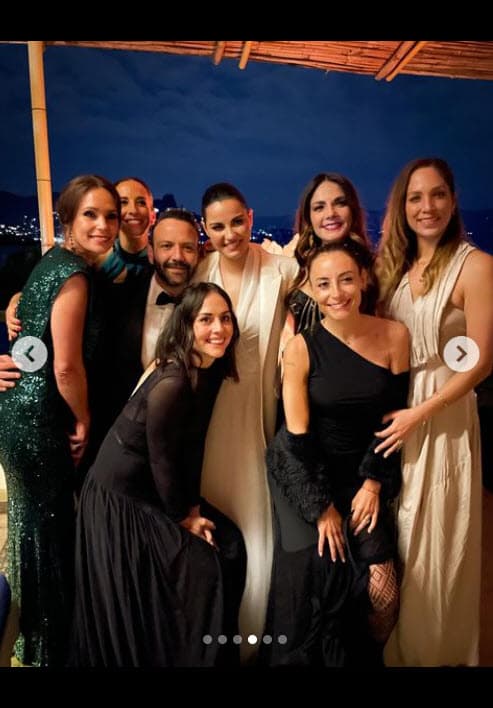 Algunos famosos los acompañaron en la boda, como las hermanas Zuria y Marimar Vega.