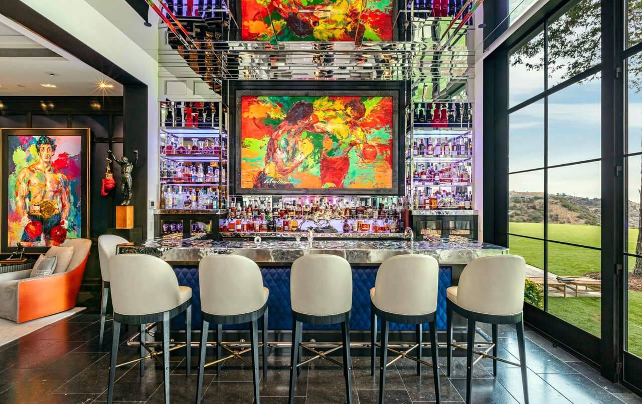 Entre los nuevos vecinos de Adele están celebridades como Denzel Washington, Justin Bieber y Hailey Baldwin, Eddie Murphy y Rod Stewart, entre otros.
<br>