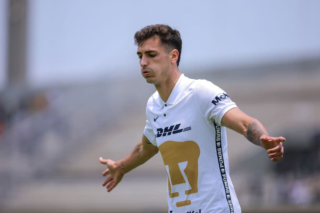 Pumas logró un valioso triunfo ante Tuzos, gracias a un doblete de Juan Ignacio Dinenno que sirvió para la victoria 2-0 sobre Pachuca, triunfo que deja a los felinos en zona de repechaje.