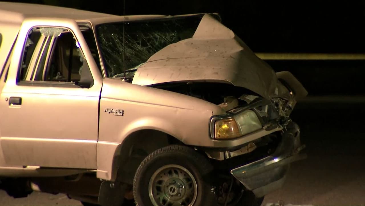 Hoy viernes 10 de mayo se emitió una orden de arresto para Franky Provencio de Pomona, de 19 años, como principal sospechoso de ocasionar un choque mortal que causó la muerte de un niño de 6 años y dejó gravemente herido a su papá.