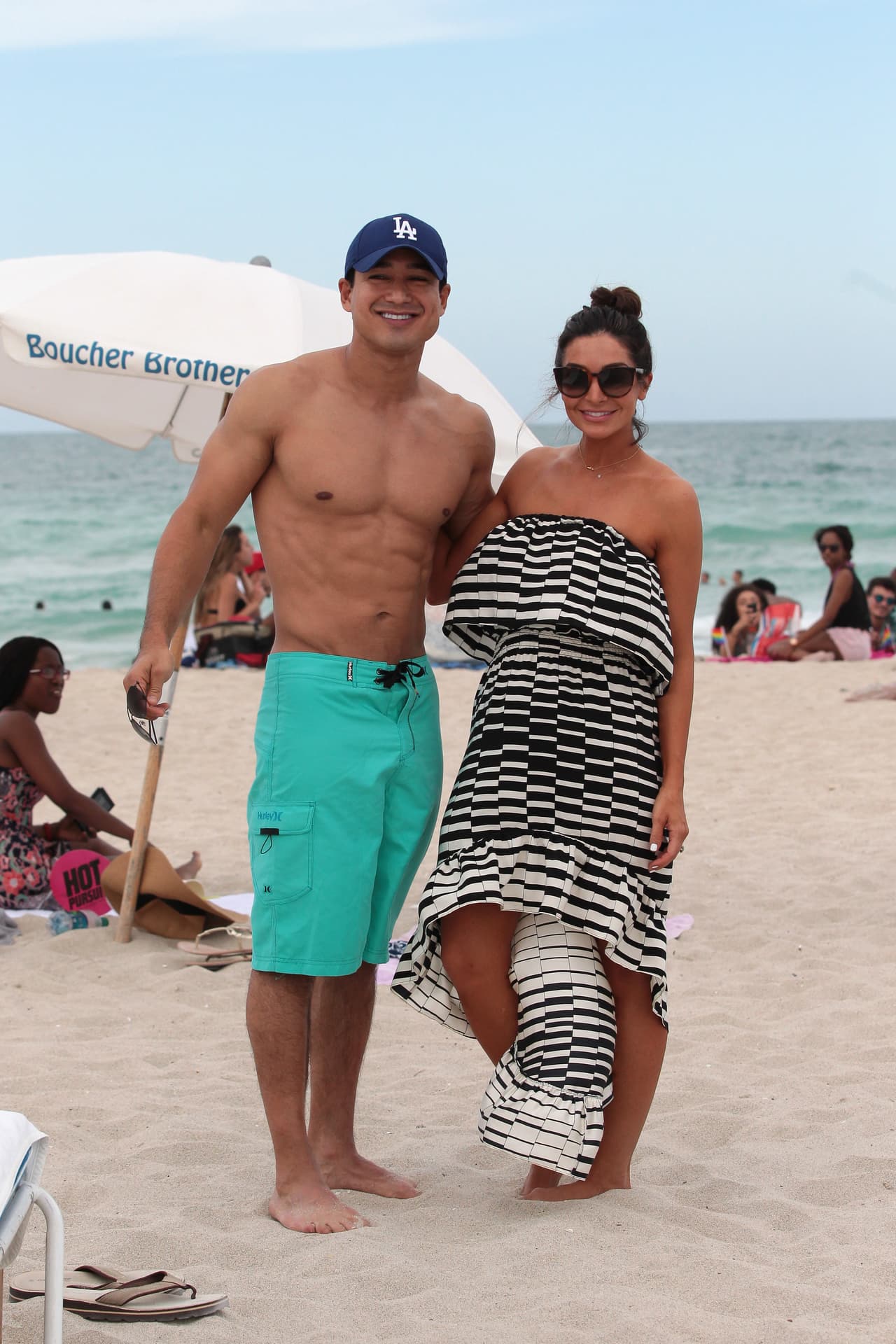 Mario y Courtney posaron felices para las cámaras.